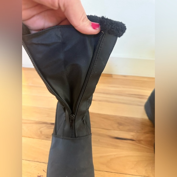 Tundra Christy Black Faux Fur Boots - Picture 6 of 7